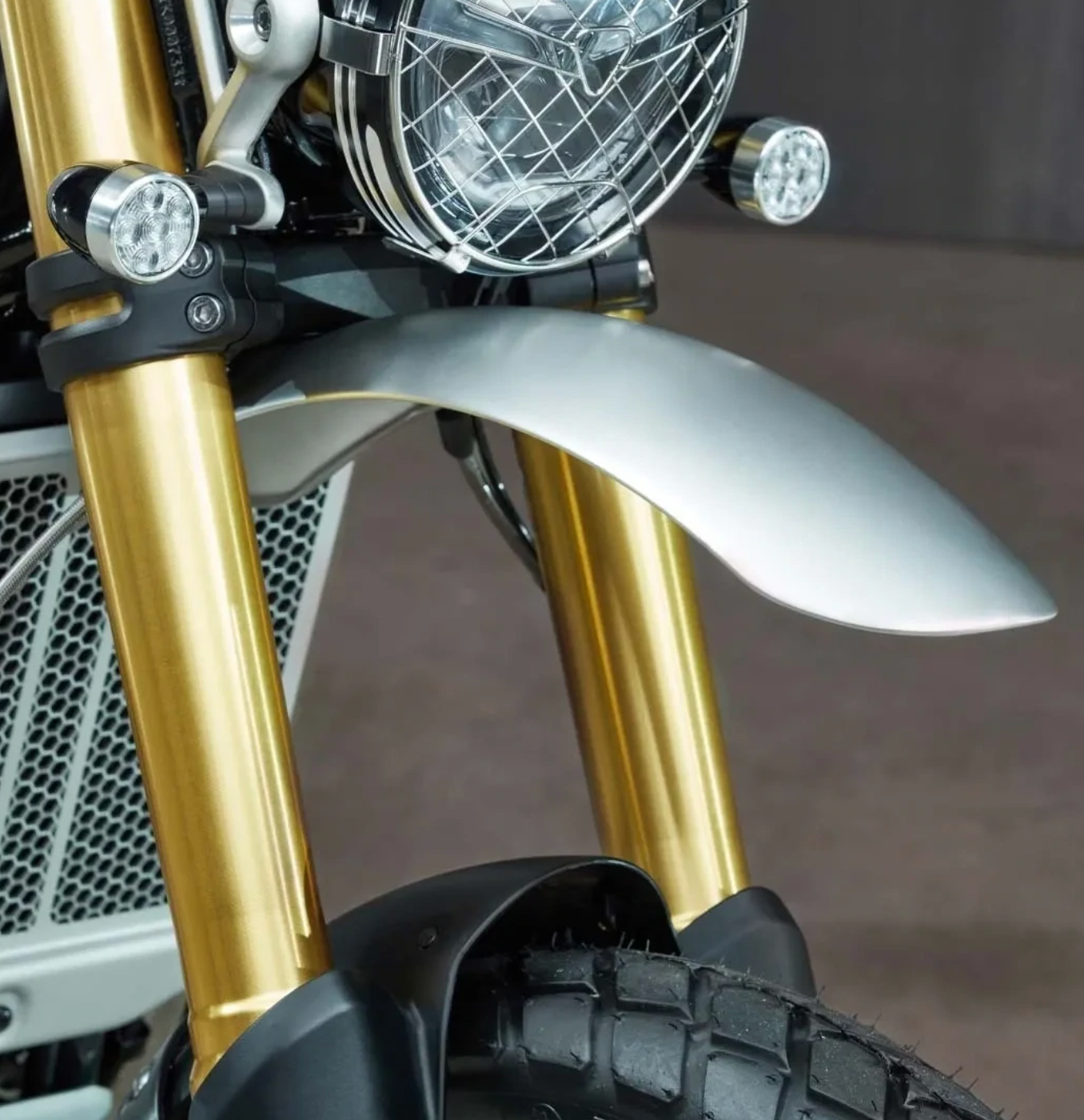 OEM Triumph Scrambler 1200 High-Level Front Mudguard – A9701423